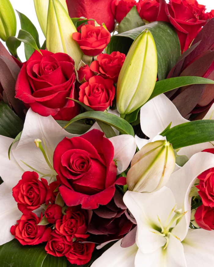 Roses and lilies bouquet – imaginea 2