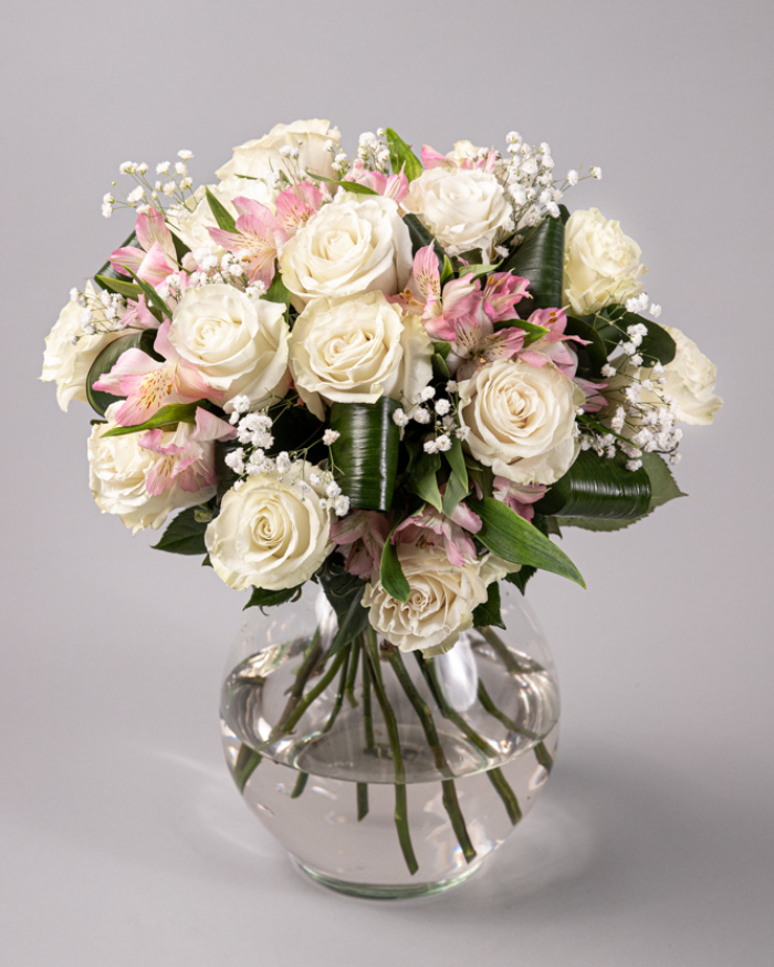 Buchet 15 trandafiri albi – imaginea 1
