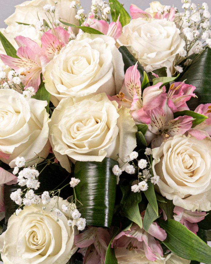Bouquet of 15 white roses – the image 2
