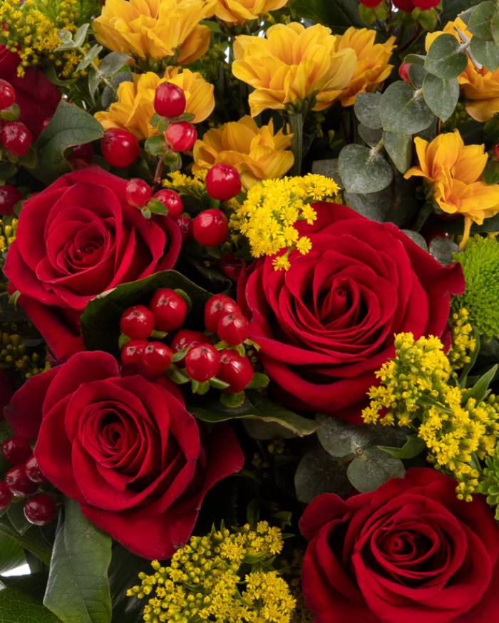 Red and yellow flowers bouquet – imaginea 2