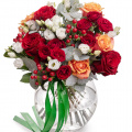 Buchet trandafiri şi hypericum