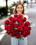 Buchet clasic cu trandafiri rosii – imaginea 3