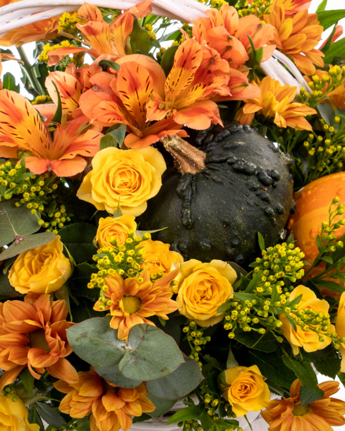 Basket with roses and asltroemeria – imaginea 2