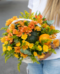 Basket with roses and asltroemeria – imaginea 3