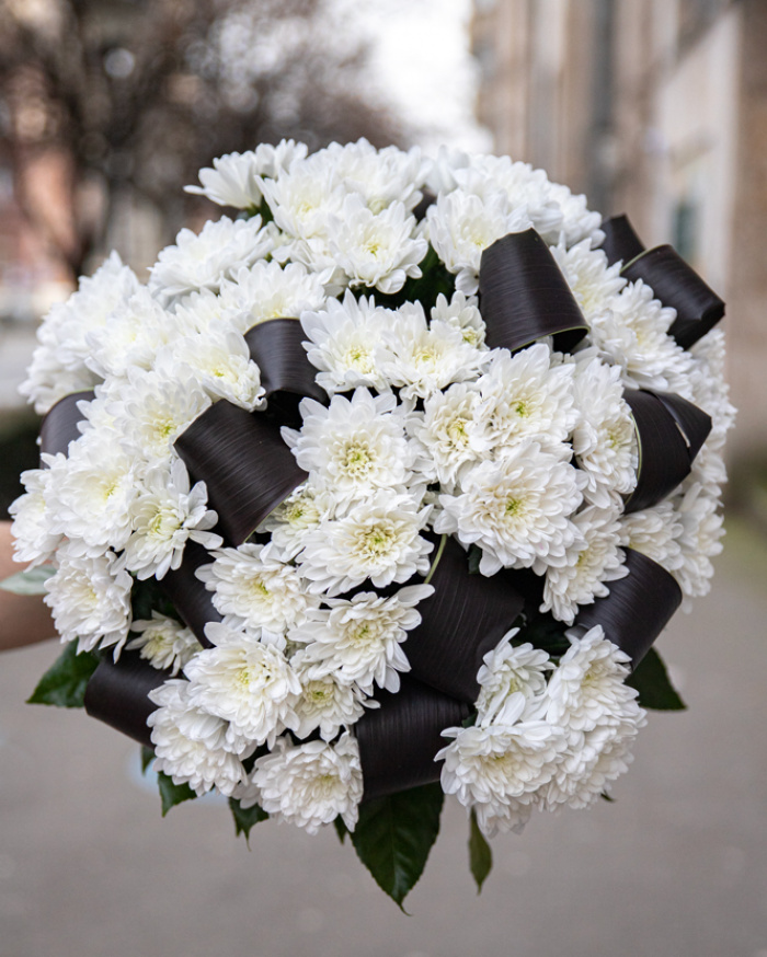 Buchet funerar cu flori albe – imaginea 3
