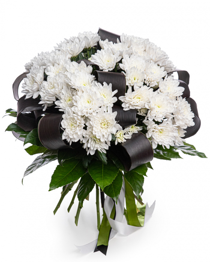 Funeral bouquet of white flowers – the image 1