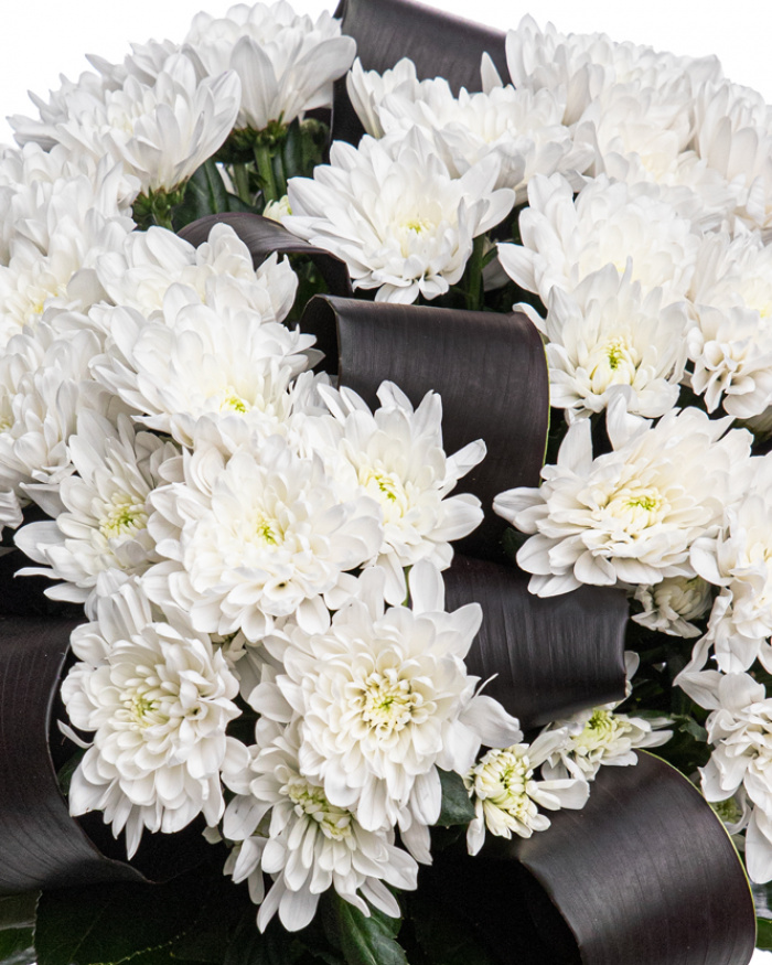 Funeral bouquet of white flowers – the image 2