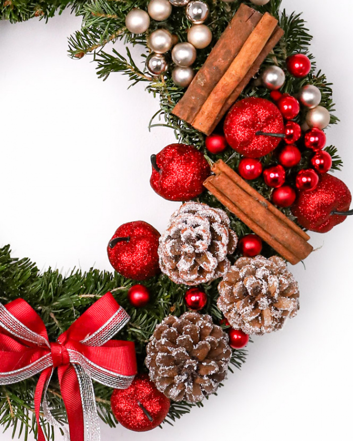 Wreath with winter decorations – imaginea 2
