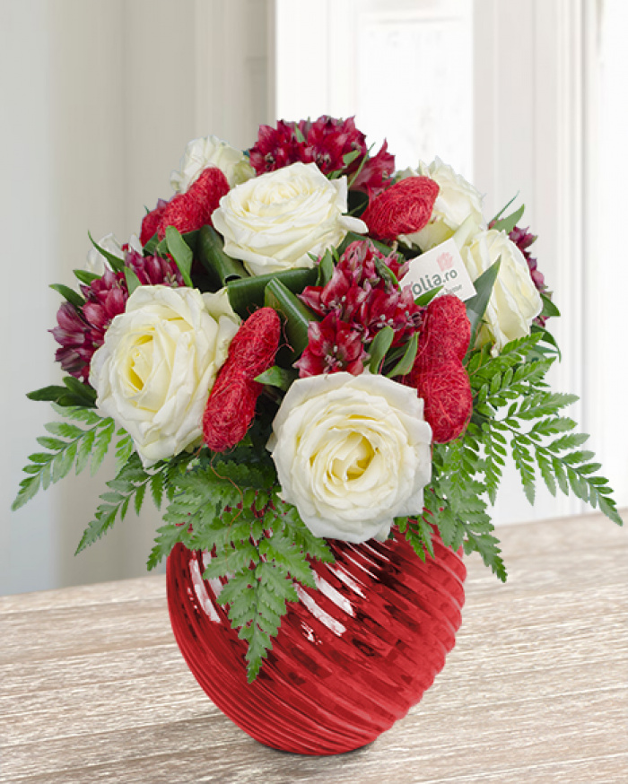 Buchet trandafiri albi si alstroemeria – imaginea 1