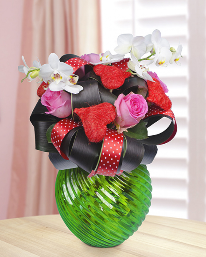 Buchet orhidee si accesorii – imaginea 1