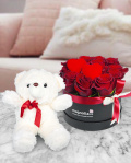 Box with red roses and hearts – imaginea 1