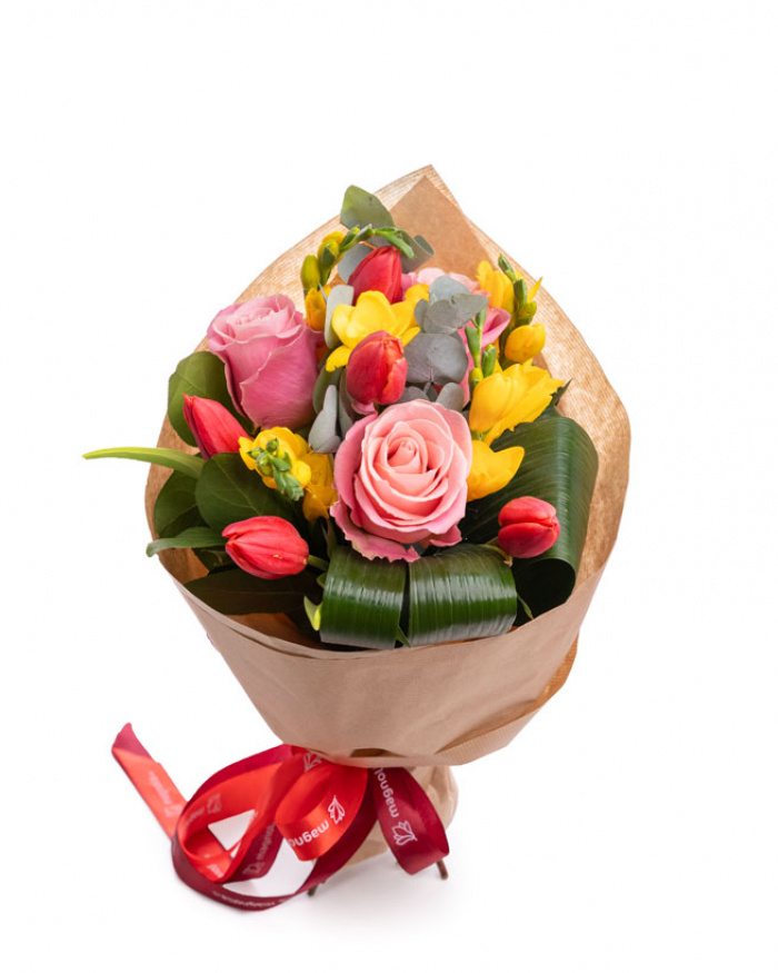 Spring flowers bouquet – the image 1