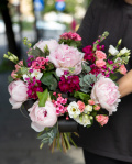 Bouquet of pink peonies – imaginea 3