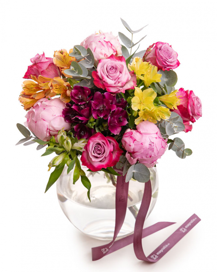 Bouquet of peonies and roses – the image 1