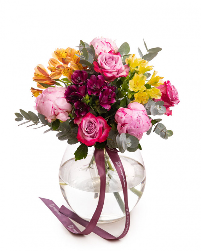 Bouquet of peonies and roses – the image 1