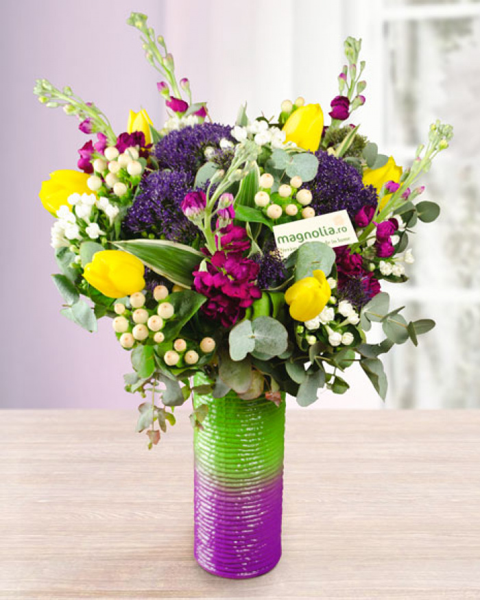 Bouquet of tulips and trachelium – the image 1