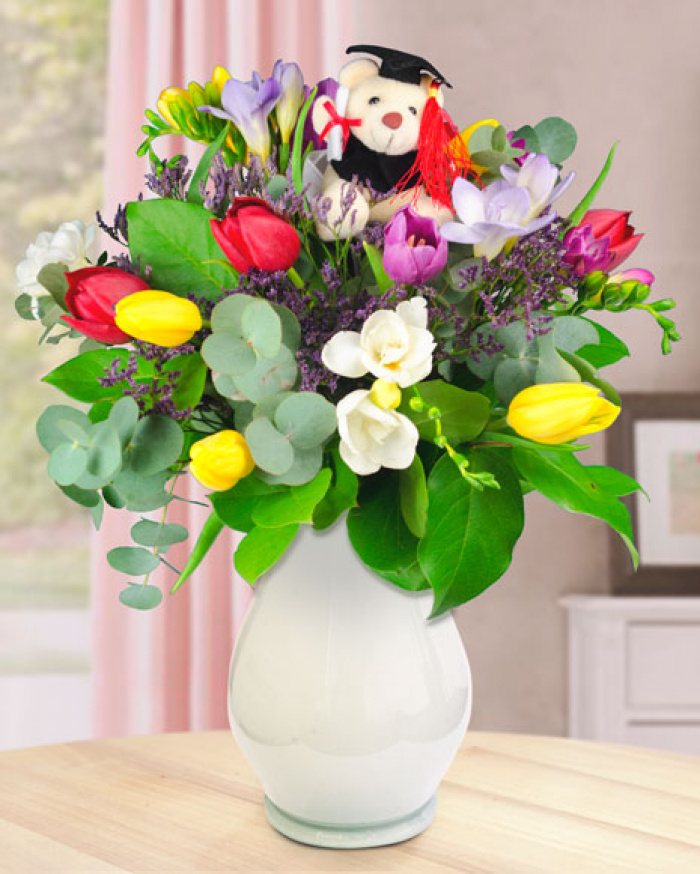 Buchet absolvire cu lalele si frezii – imaginea 1
