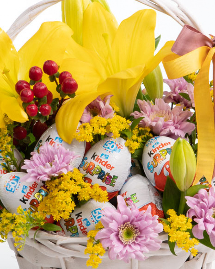 Multicolored basket with Kinder eggs – imaginea 2