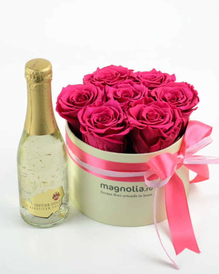 Box with pink preserved roses and champagne – imaginea 1