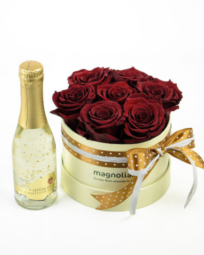 Box with 7 preserved roses and champagne – imaginea 1