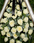 Coroana funerara cu trandafiri albi – imaginea 2
