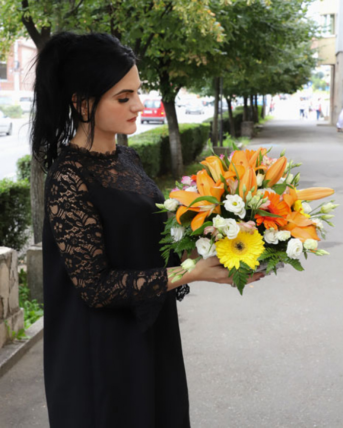 Cos cu crini si gerbera – imaginea 3