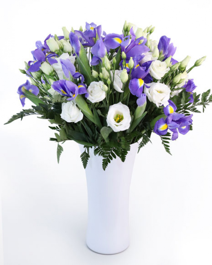 Buchet cu irisi si eustoma – imaginea 1