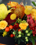 Box with mixed flowers – imaginea 2