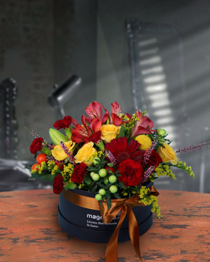 Box with mixed flowers – the image 1