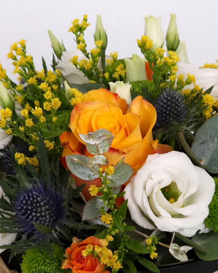 Box with white and orange flowers – imaginea 2