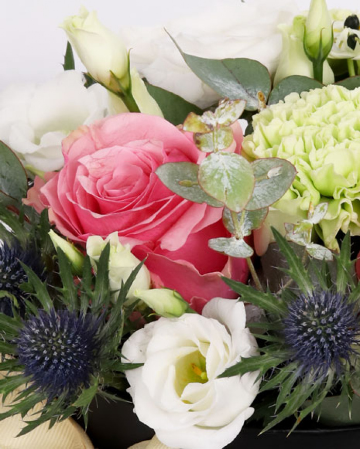 Cutie cu eustoma si trandafiri – imaginea 2