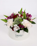 Box with miniroses and carnations – imaginea 1