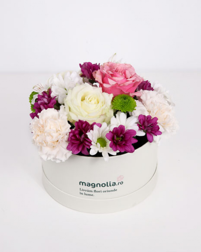 Box with chrysanthemums and roses – imaginea 1