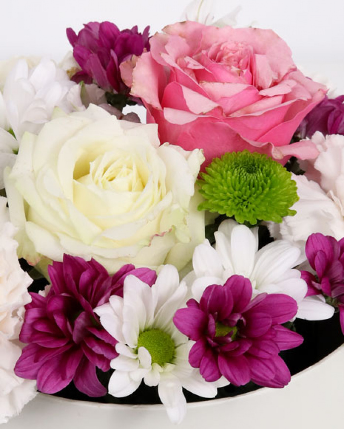 Box with chrysanthemums and roses – imaginea 2