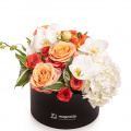 Aranjament floral elegant in cutie