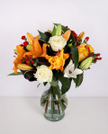 Bouquet of lilies and hypericum – imaginea 1