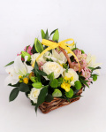 Basket with white lilies – imaginea 1