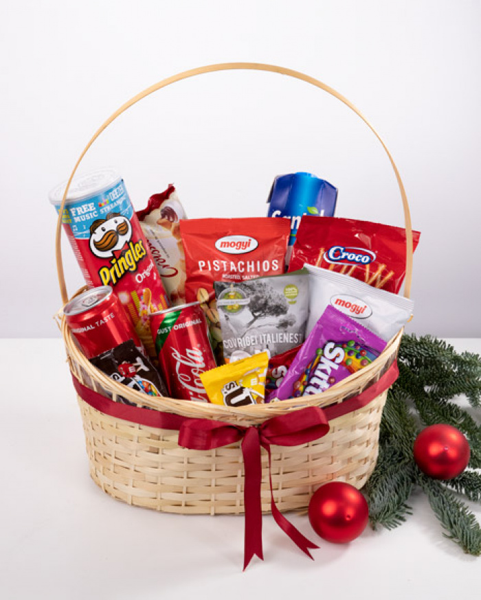 Coș cadou Snacks & Sweets – imaginea 1