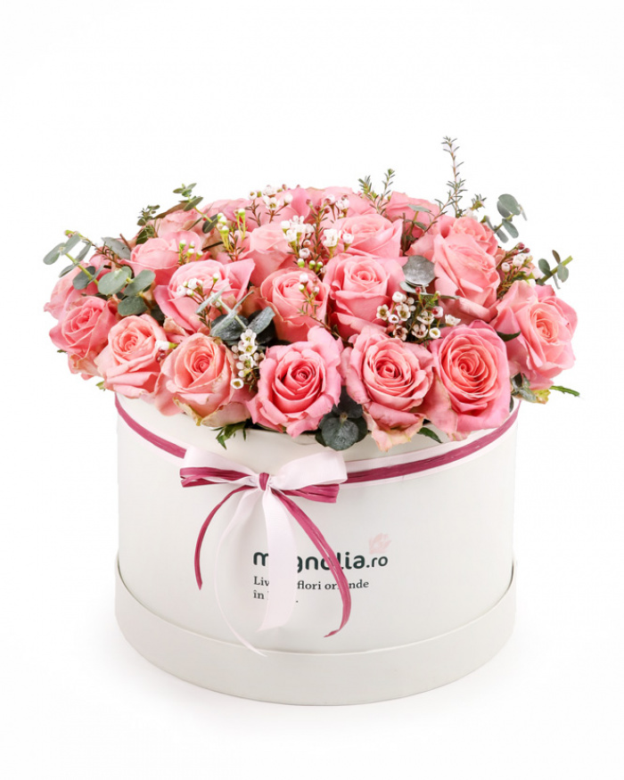 Round box with pink roses – the image 1