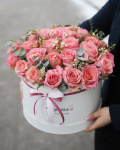 Round box with pink roses – the image 3