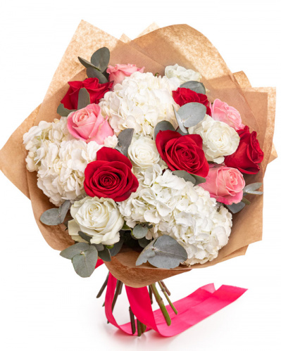 Bouquet with roses and hydrangeas