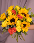 Buchet cu floarea-soarelui și solidago