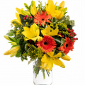 Buchet cu gerbera porocalie și crini galbeni