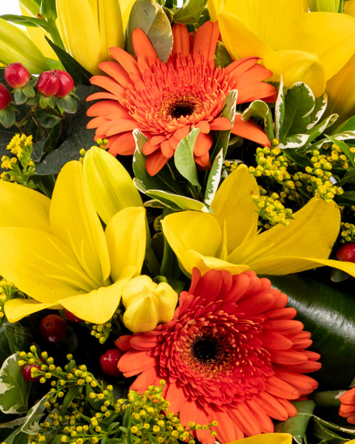 Bouquet with orange gerbera and yellow lilies – the image 2
