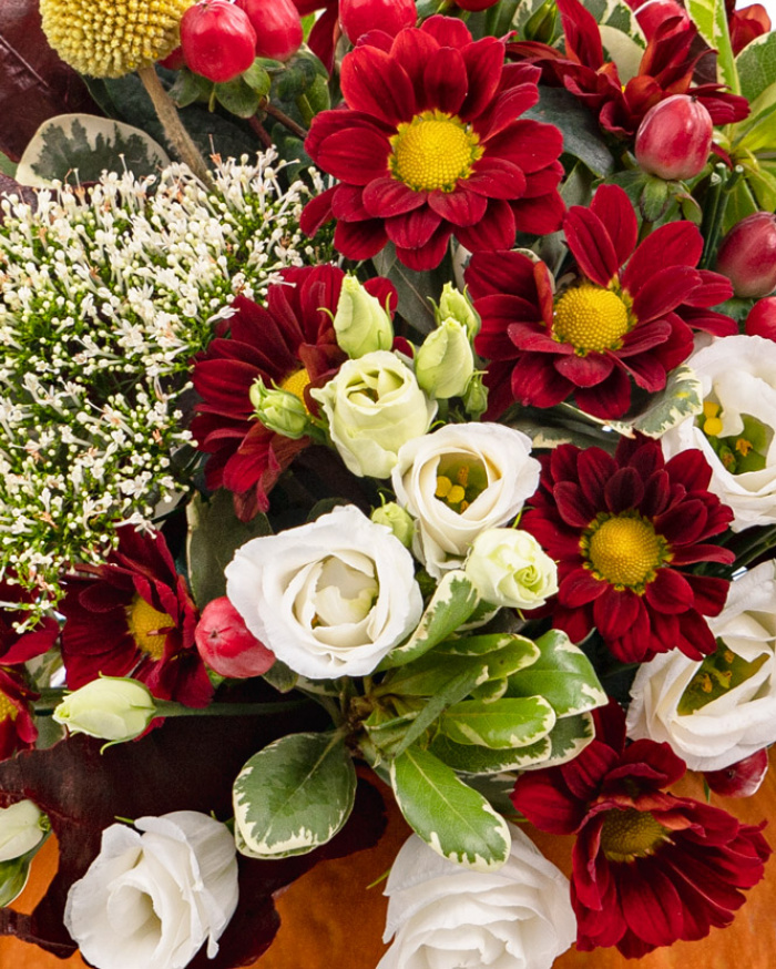 Arrangement with mix flowers in a pumpkin – imaginea 2