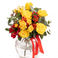 Buchet cu alstroemeria si trandafiri galbeni
