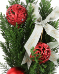 Christmas tree with red ornaments – imaginea 2