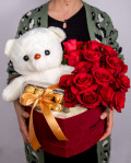Red roses in heart box – imaginea 3