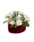 White roses in heart box – imaginea 1