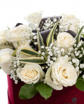 White roses in heart box – imaginea 2